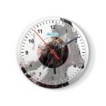 ساعة حائط دائرية بتصميم  بلود بورن