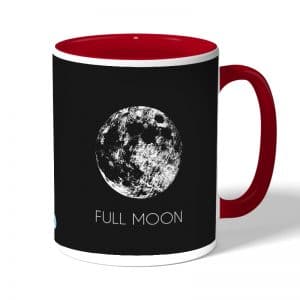 كوب قهوة بمقبض احمر بتصميم اكتمال القمر