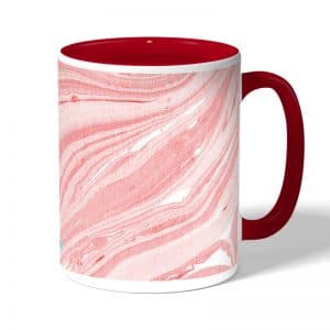 كوب قهوة بمقبض احمر بتصميم وردي