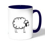 كوب قهوة بمقبض ازرق داكن بتصميم خروف