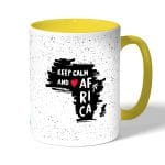 كوب قهوة بمقبض اصفر بتصميم أفريقيا
