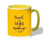 كوب قهوة بمقبض اصفر بتصميم ابتسامه
