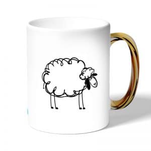 كوب قهوة بمقبض ذهبي بتصميم خروف