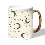 كوب قهوة بمقبض ذهبي بتصميم قمر ونجوم