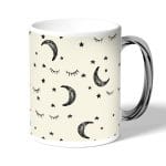 كوب قهوة بمقبض فضي بتصميم قمر ونجوم