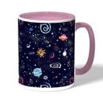 كوب قهوة بمقبض وردي بتصميم الفضاء والمجرة