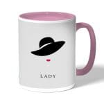 كوب قهوة بمقبض وردي بتصميم سيدة