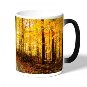 كوب قهوة سحري لون اسود بتصميم أوراق الخريف