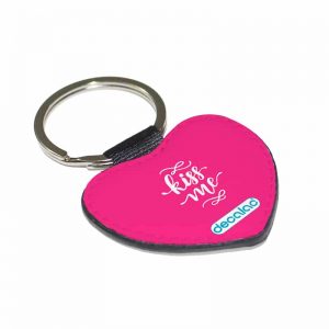 ميدالية مفاتيح شكل قلب بتصميم اعطني قبلة