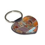 ميدالية مفاتيح شكل قلب بتصميم صخور ملونه