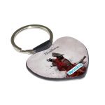 ميدالية مفاتيح شكل قلب بتصميم لعبه بلود بورن